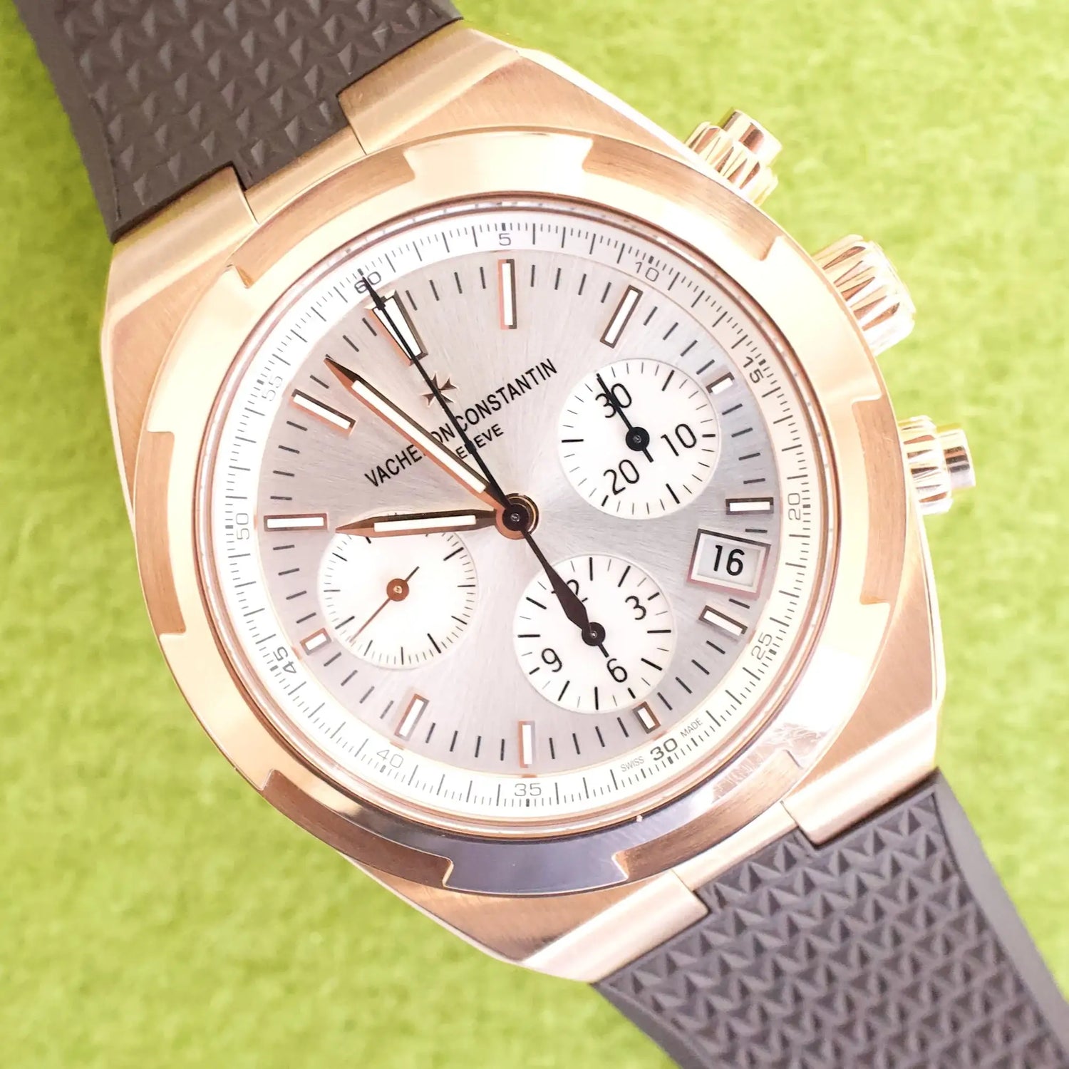Vacheron Constantin Overseas Chronograph 5500V/000R 42.5MM Automatic 18k Rose Gold Box Papers 2022