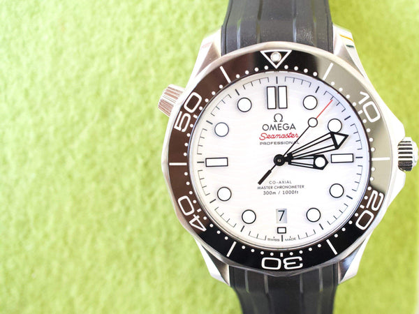 SOLDOUT: Omega Seamaster Diver 300M  21032422004001 42MM Ceramic White Dial  CoAxial  Box
