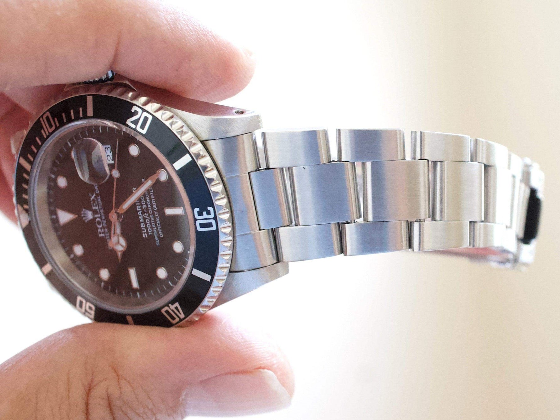 Rolex Submariner Date 16610 40MM Automatic Factory Rolex Box 1993 - WearingTime Luxury Watches