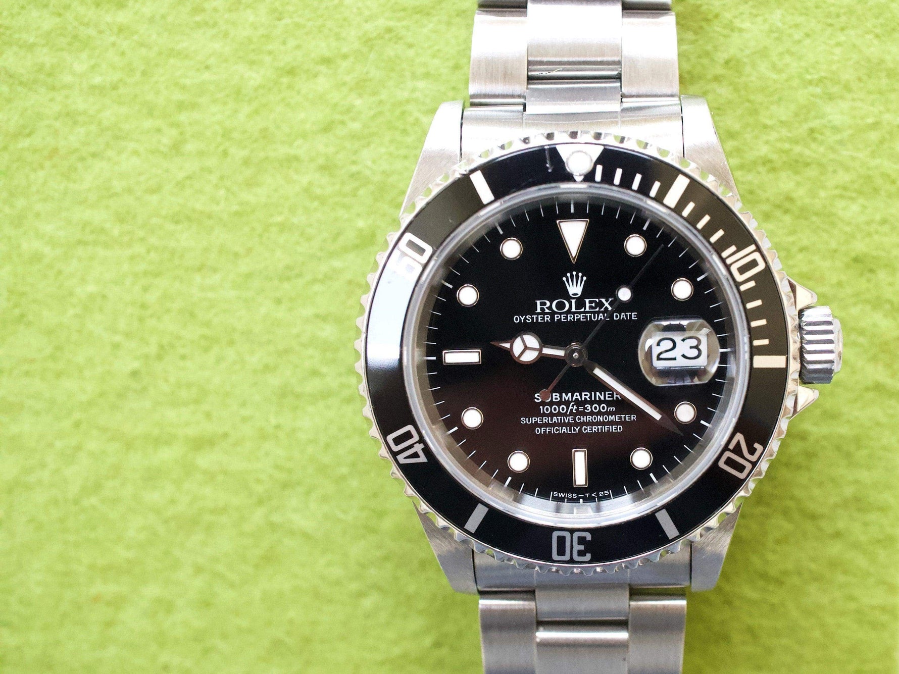 Rolex Submariner Date 16610 40MM Automatic Factory Rolex Box 1993 - WearingTime Luxury Watches