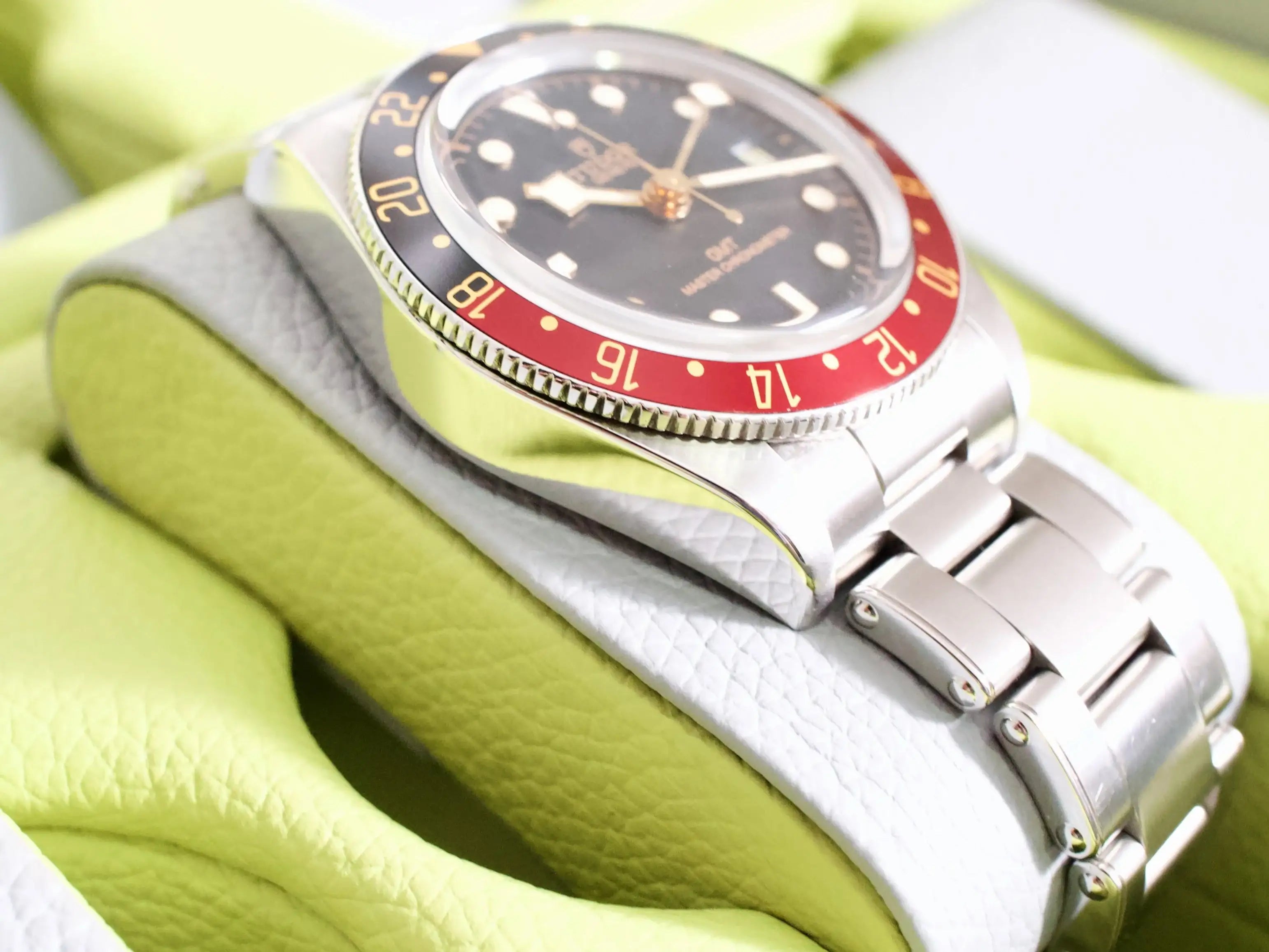 Rolex Submariner 16613 – 40MM Two-Tone, Full Set (1991
