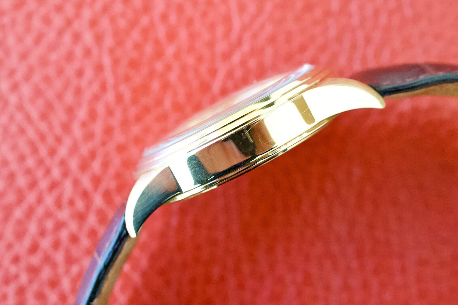 SOLD OUT: Dunhill Solid 18K GOLD Pointer Date 40mm Mens Watch Limited to 500 - WearingTime Luxury Watches