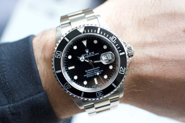 Stainless steel Rolex Submariner 16610 with black dial and bezel on wrist