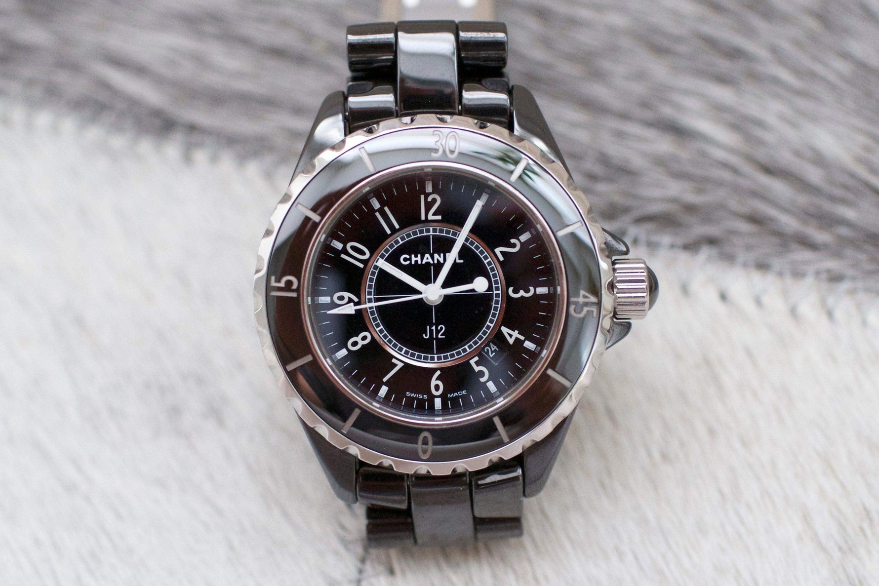 SOLDOUT: Chanel J12 Womens Watch H0682 33mm - WearingTime Luxury Watches