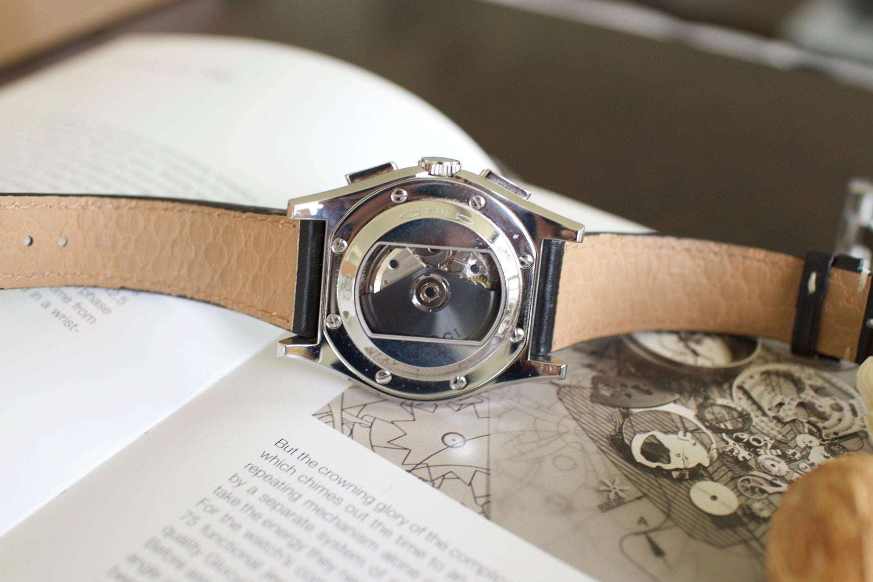 SOLDOUT: Gucci Pantheon Chronograph - WearingTime Luxury Watches