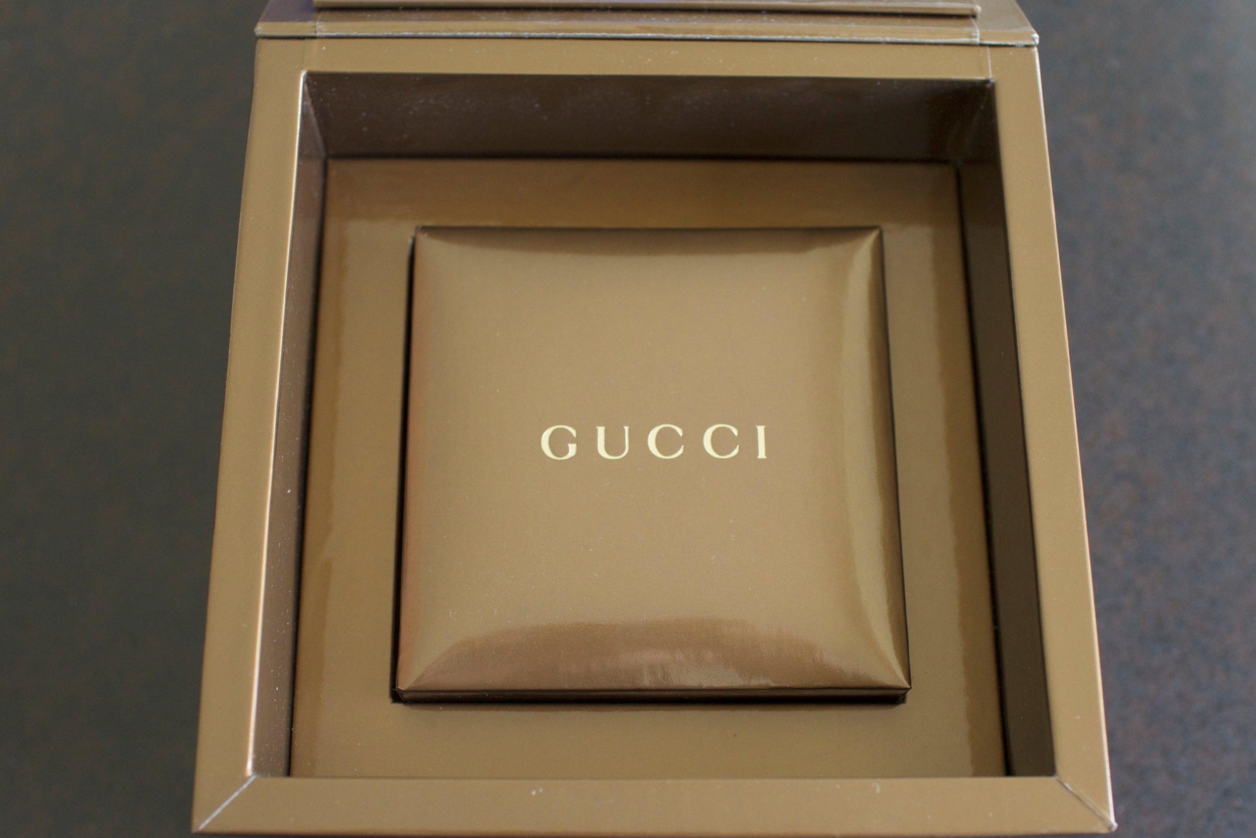 SOLDOUT: Gucci Pantheon Chronograph - WearingTime Luxury Watches