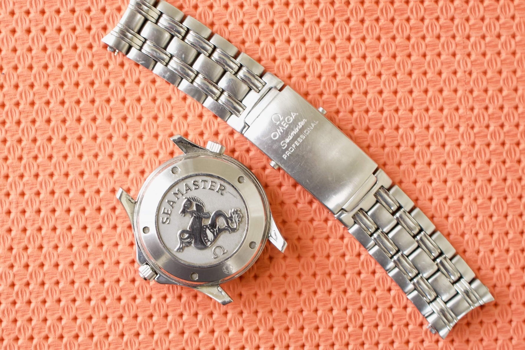 SOLDOUT: OMEGA SEAMASTER BOND 300 Co-Axial Chronometer 2220.80 Automatic WAVE Dial Box and Papers - WearingTime Luxury Watches