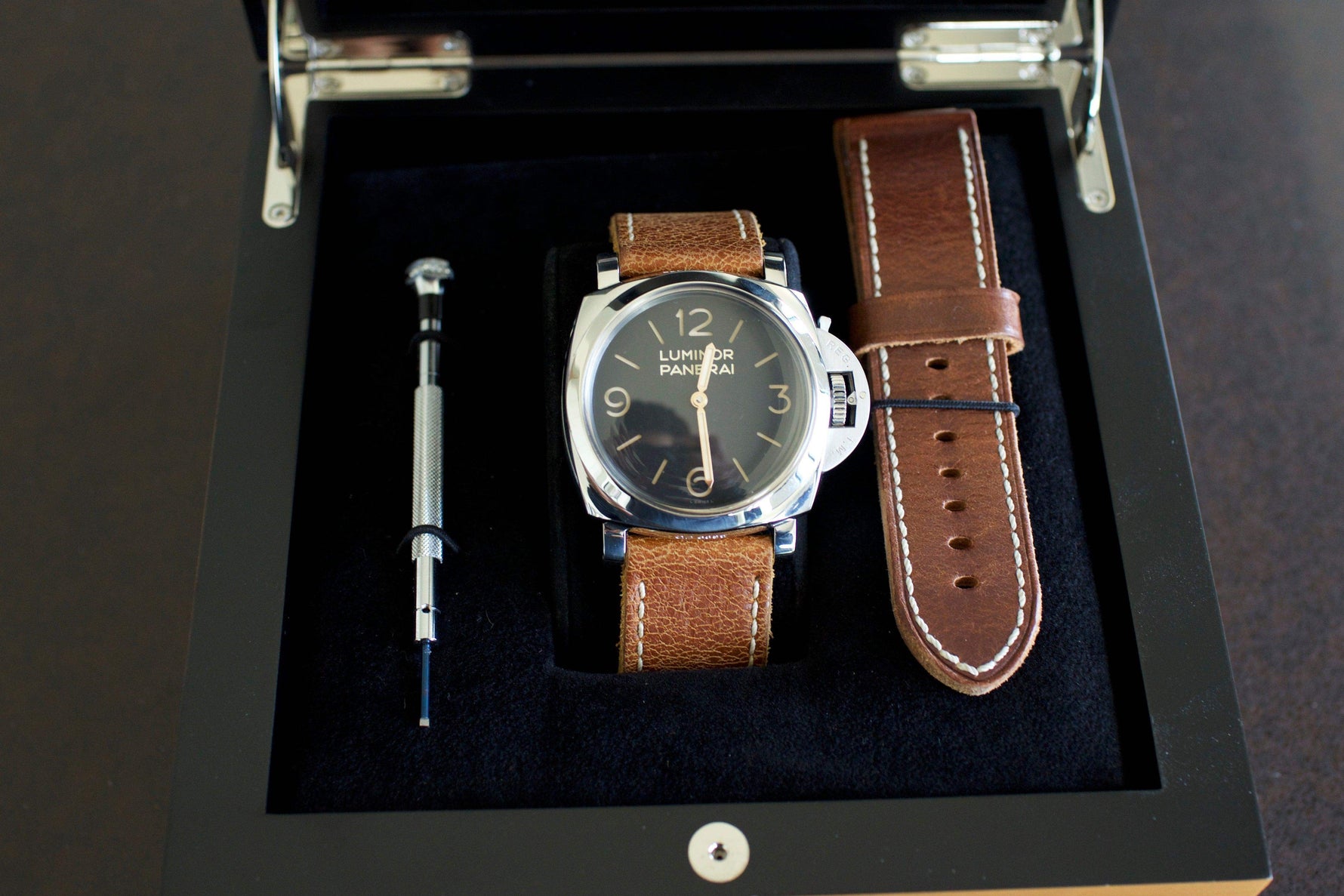 SOLDOUT: Panerai PAM 372 - WearingTime Luxury Watches