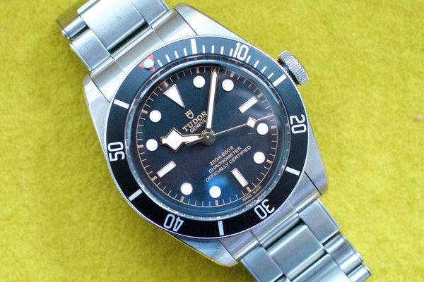Stainless steel 41mm automatic Swiss dive watch with black bezel and round hour markers
